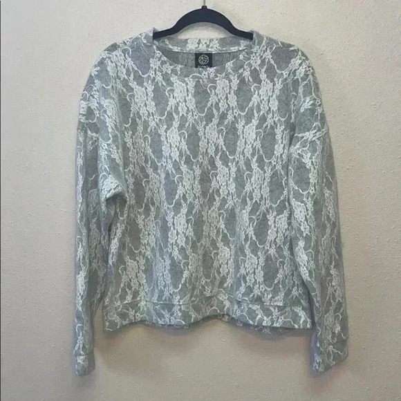 🛍 3 for $20 BOBEAU Women’s Lace Covered Shirt - Picture 1 of 4